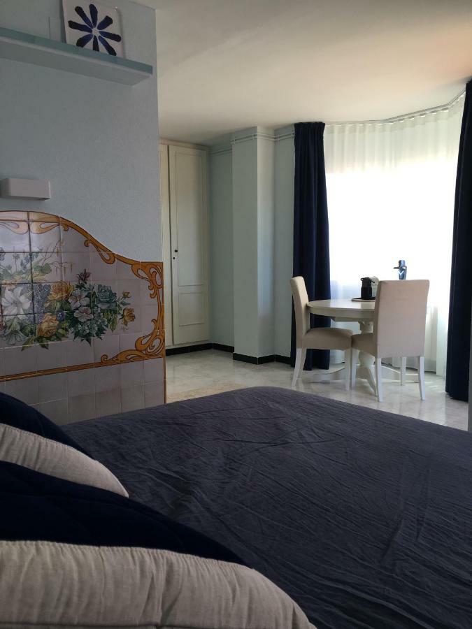 Bed and Breakfast Casa Balmins Сиджес Экстерьер фото
